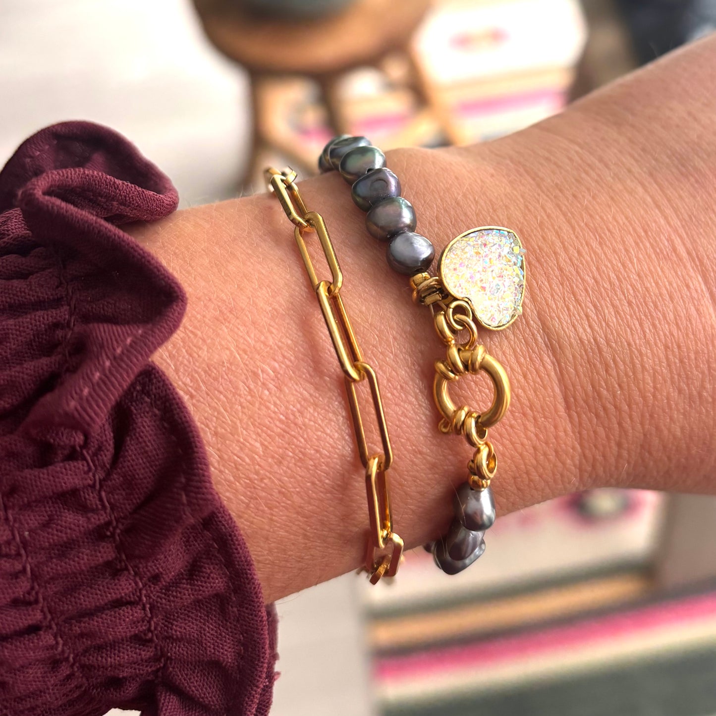 Schakel armband en blauwe parel armband met hartje