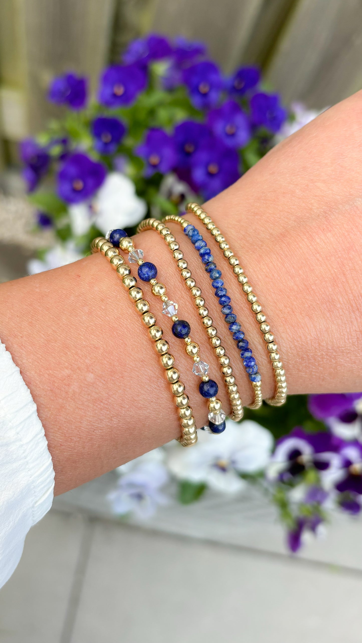 Armbanden set met blauwe edelsteen kralen en 14 k gouden goldfilled kralen