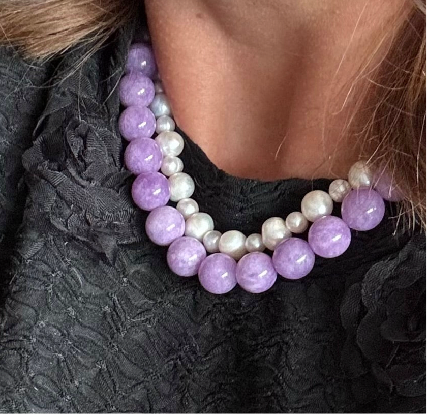 Grote lila kralen ketting en parel ketting