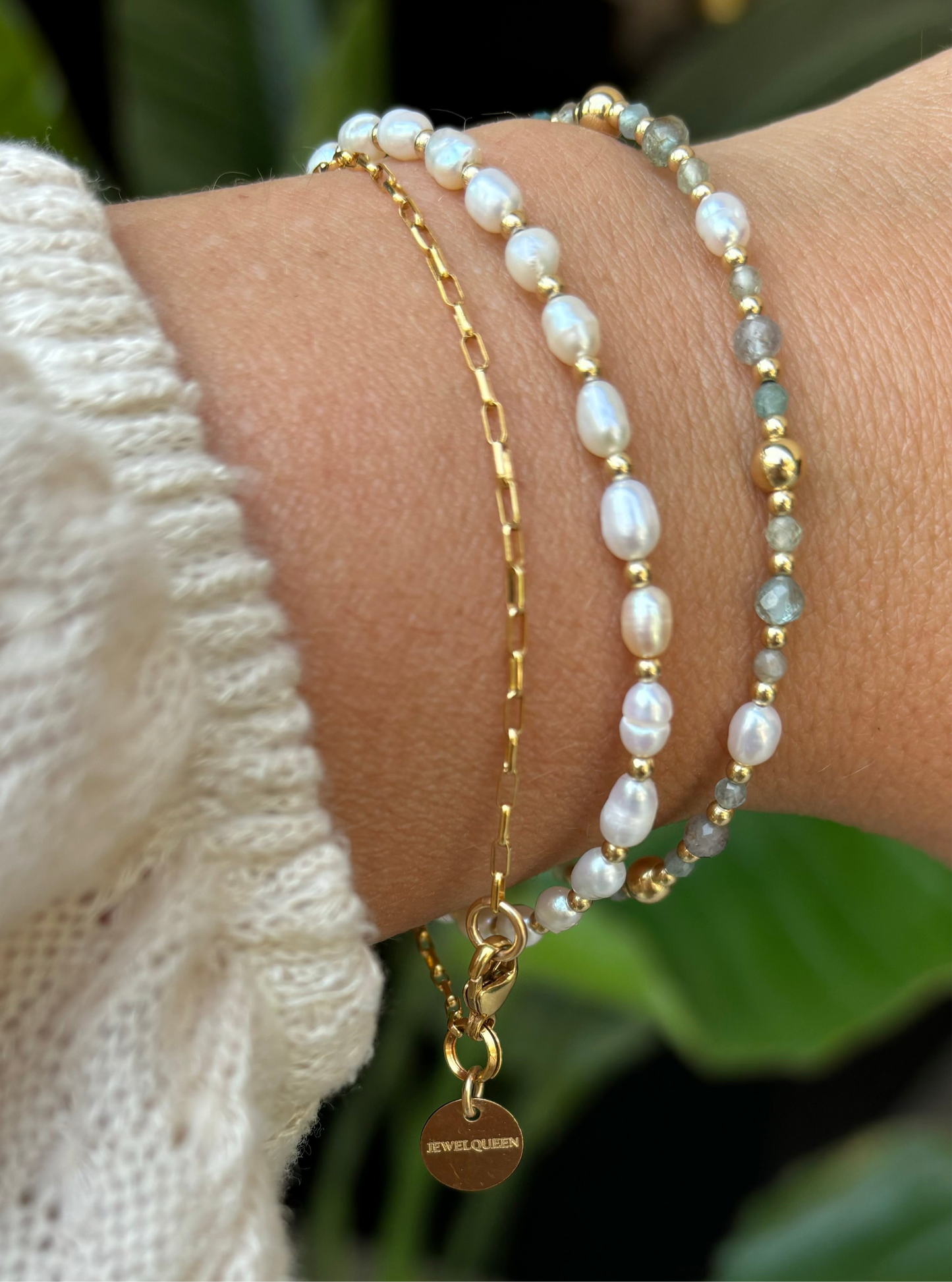 Armbanden van 14k goldfilled, zoetwaterpares en kyaniet grene edelsteen