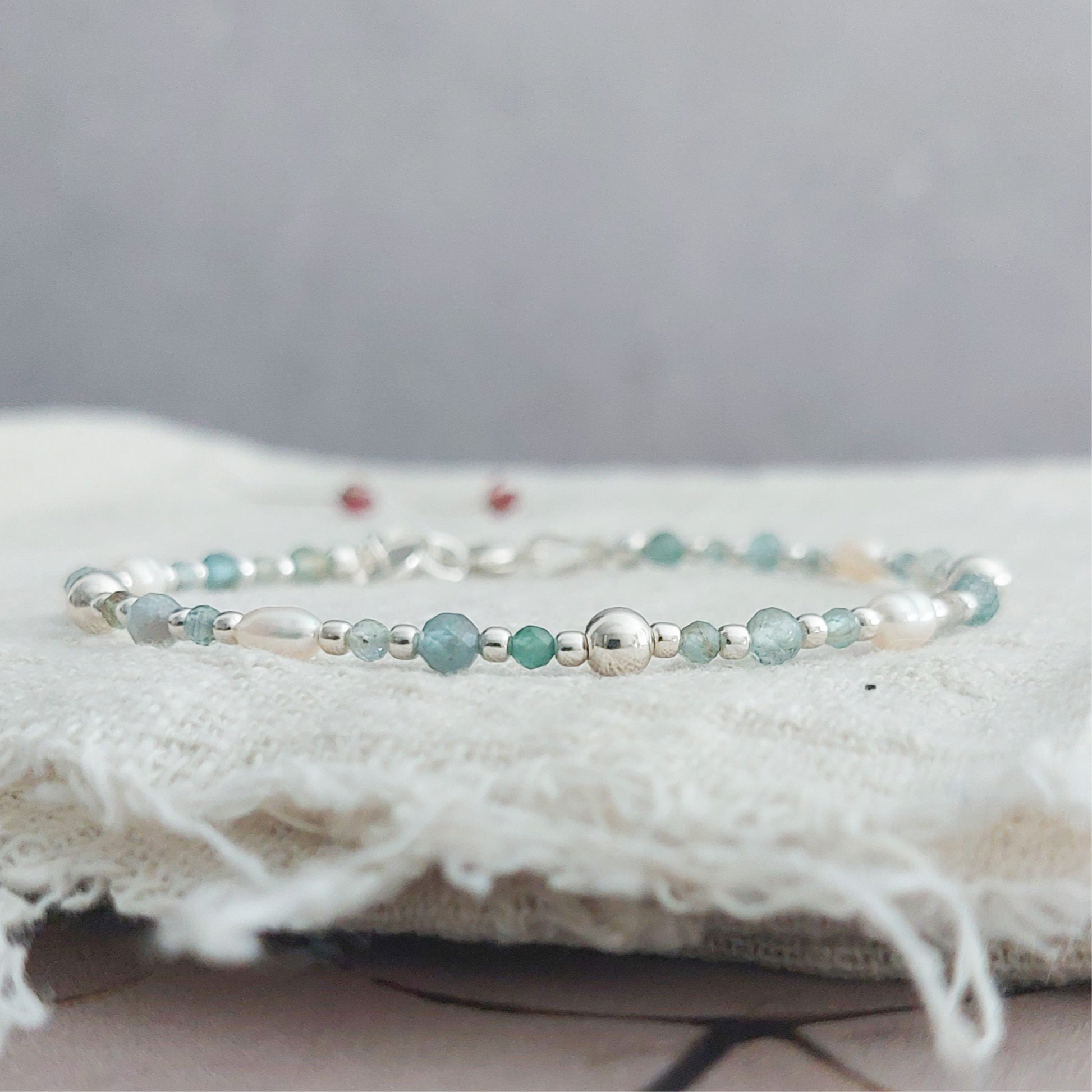 Zilveren kralen armband met groene edelsteen kyaniet