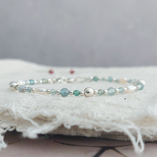 Zilveren kralen armband met groene edelsteen kyaniet