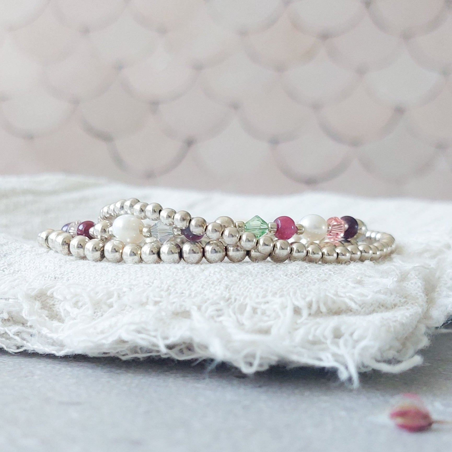 Zilveren bolletjes kjralen armbanden met edelsteen