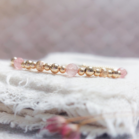 Armband met edelsteen aardbeien quarts en 14k Goldfilled kralen 