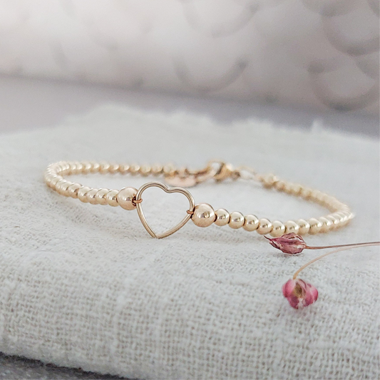 Goldfilled armband met slotje en in het midden een open hartje