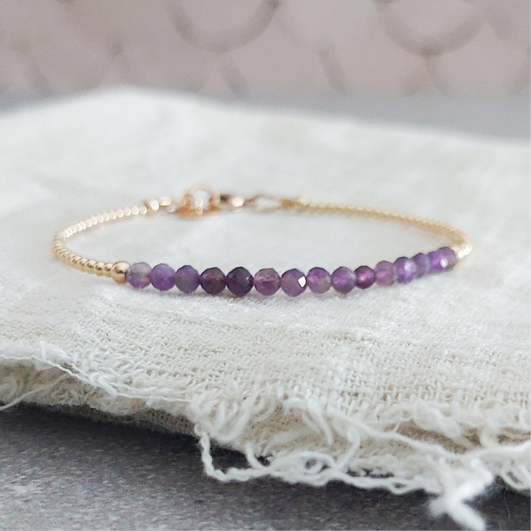 14k goldfilled armband met gouden  kralen en amethist edelsteen kralen