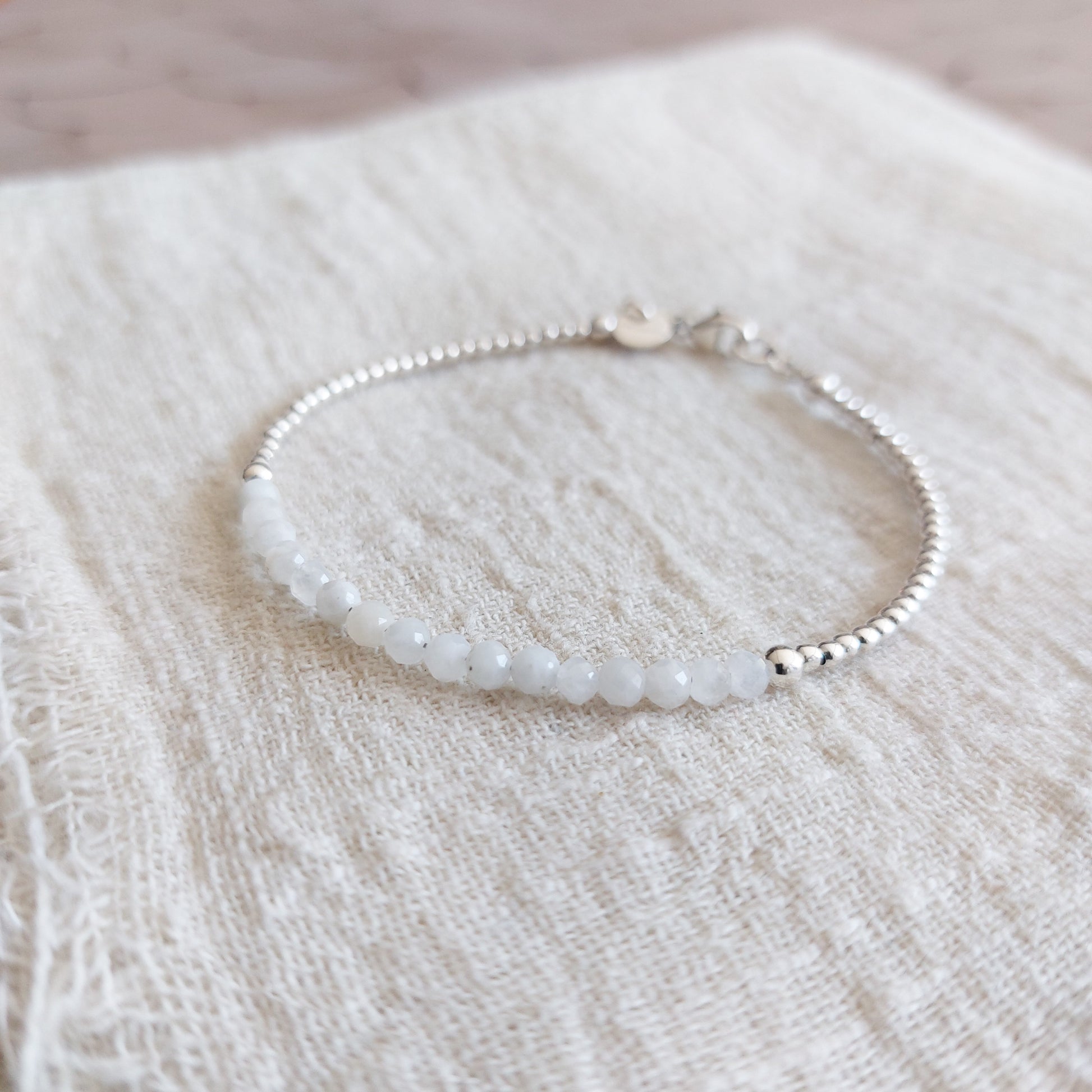 Zilveren armband met witte maansteen edelsteen 